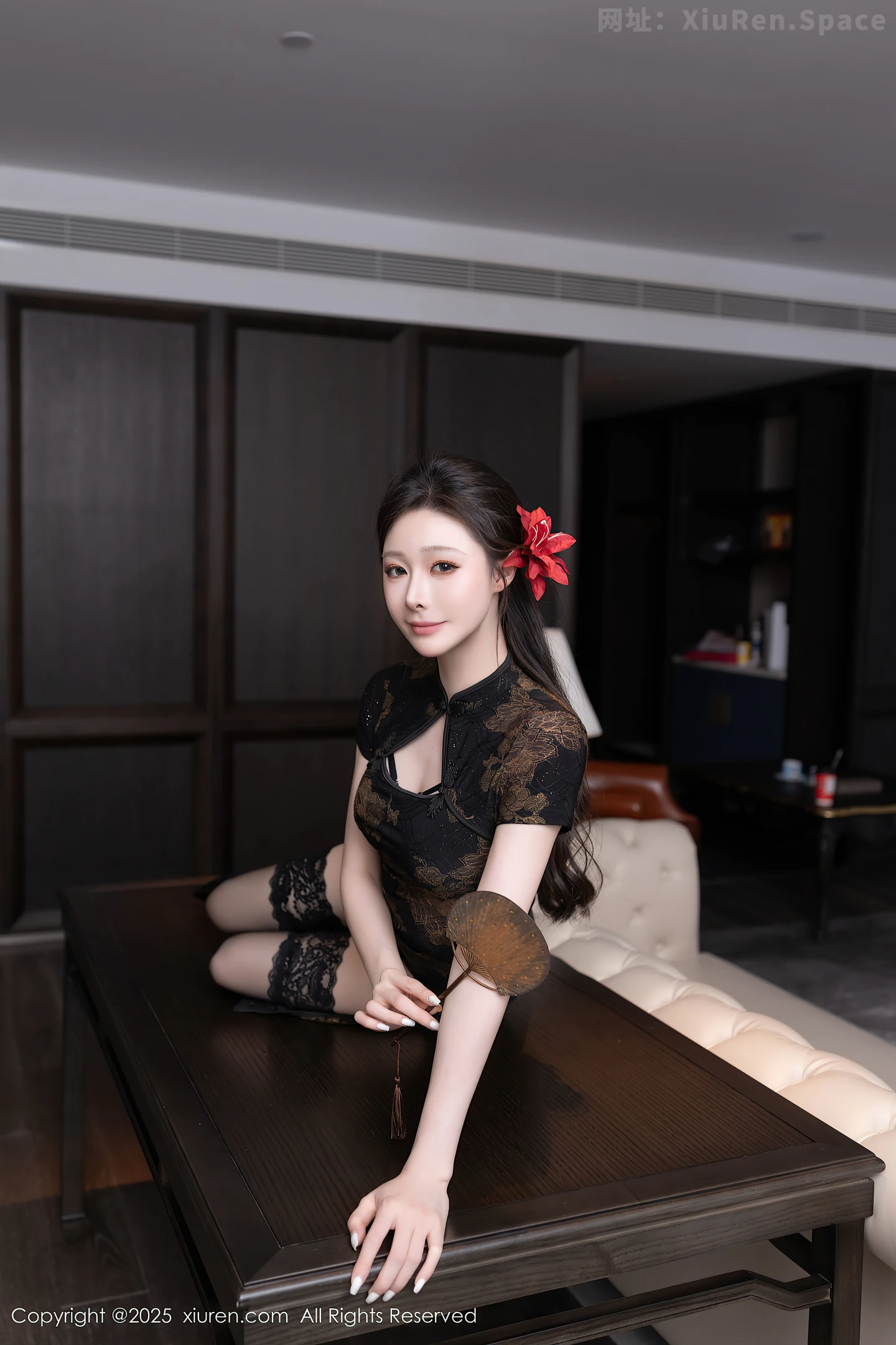 图片[3]-[XiuRen秀人网] VOL.10323 模特小逗逗性感黑色古风服饰配黑色丝袜秀曼妙身姿完美诱惑写真80P-秀人网官方网站